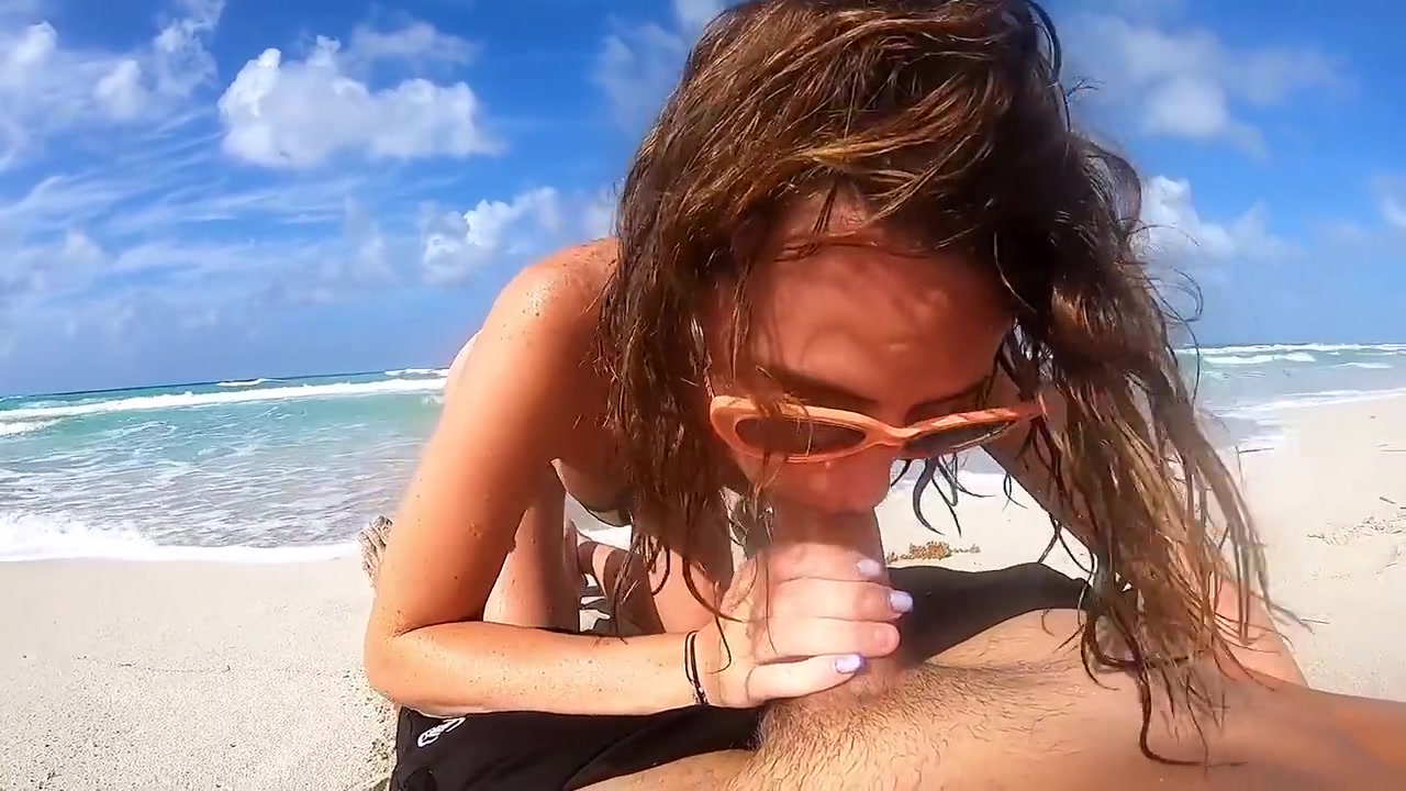 Creamy Public Beach: Hardcore Sex With Creampie On The Nude Beach