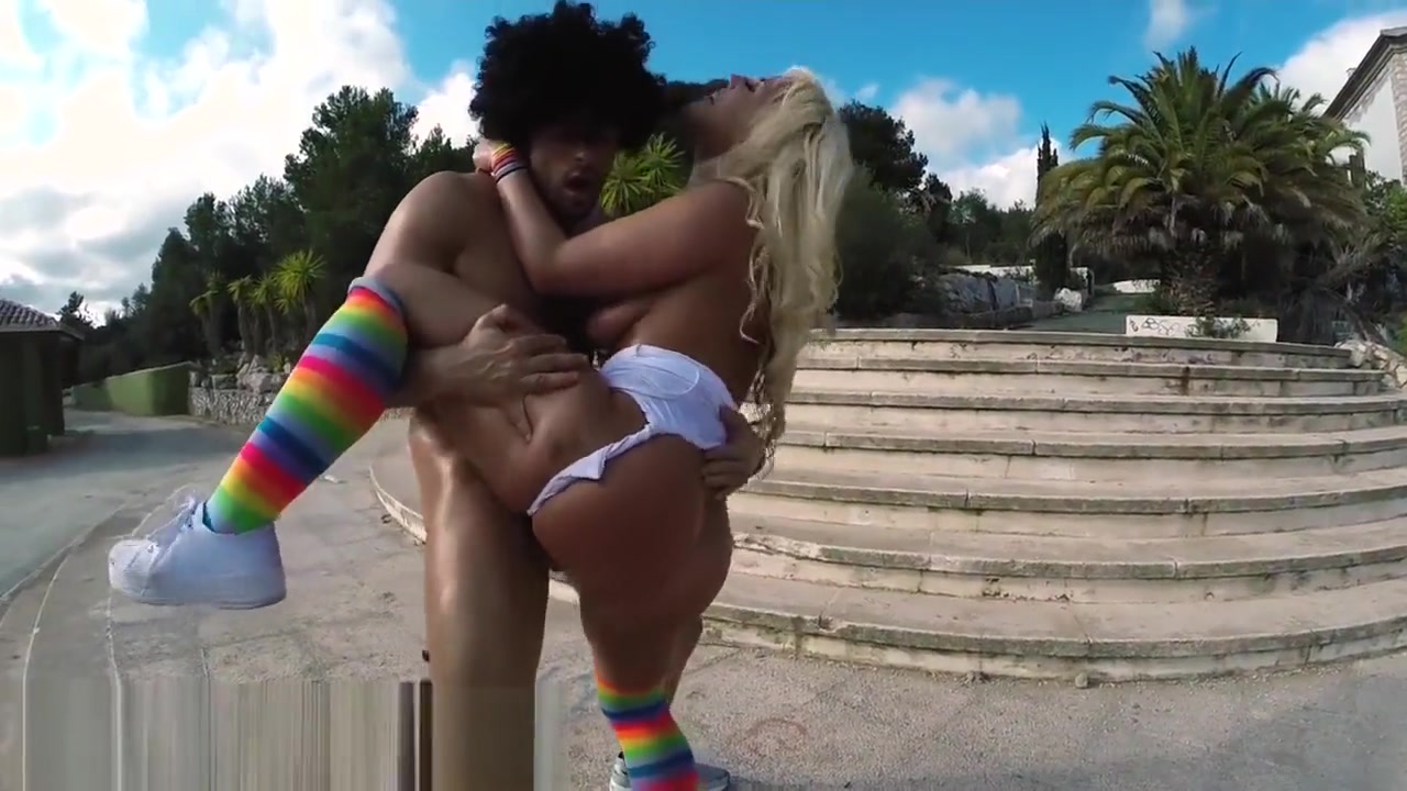 Bangbros - Blondie Fesser Twerking Her Big Ass In Public Ap