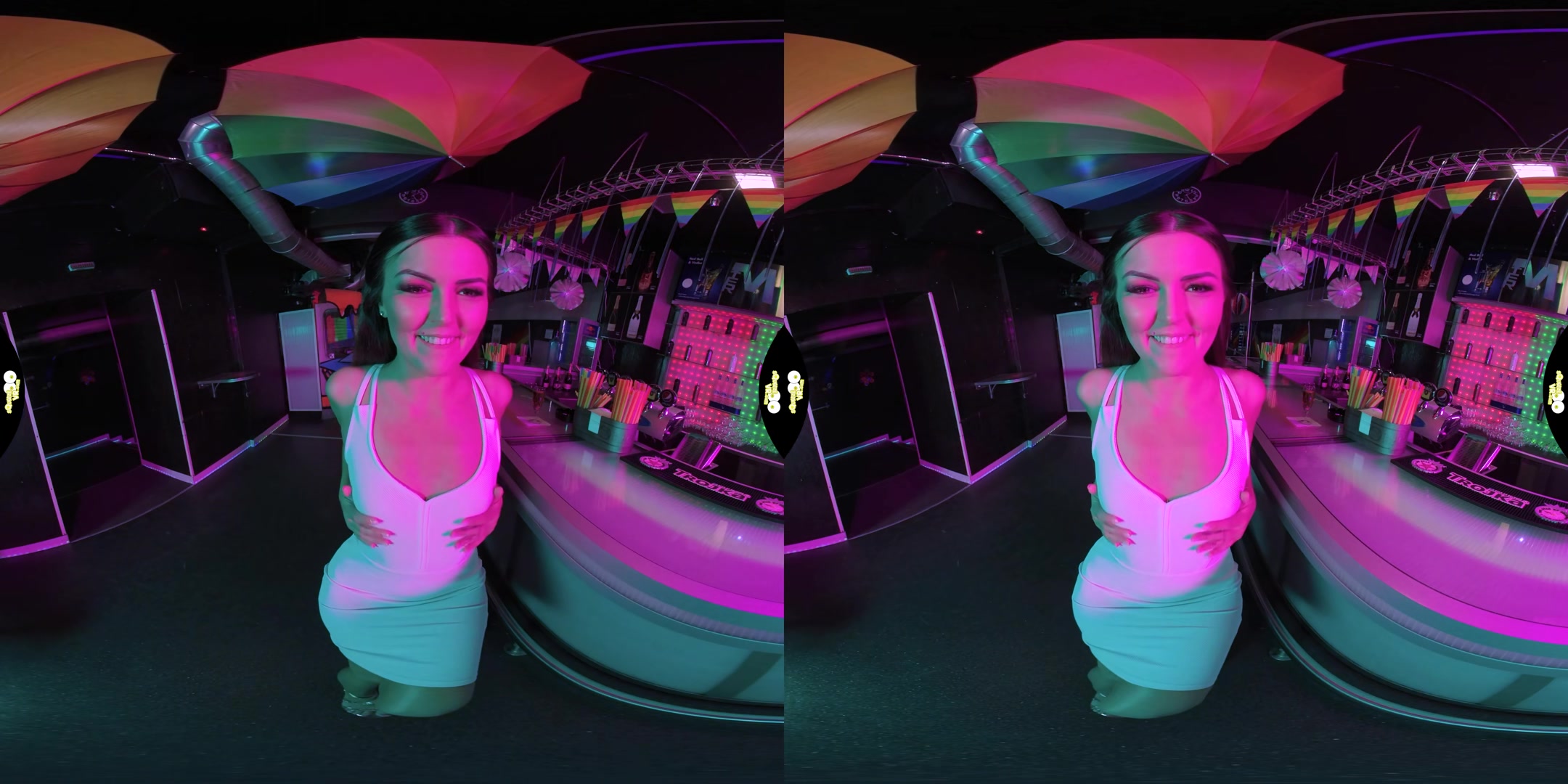 Solo On Bar - SqueezeVR