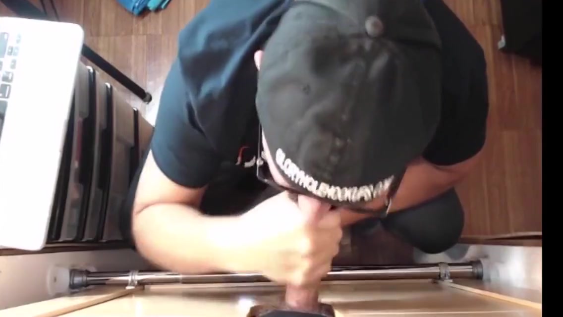 Gay Porn - Amateur Gloryhole Gaydaddy Deepthroats With Wide Open Mouth 7 Min