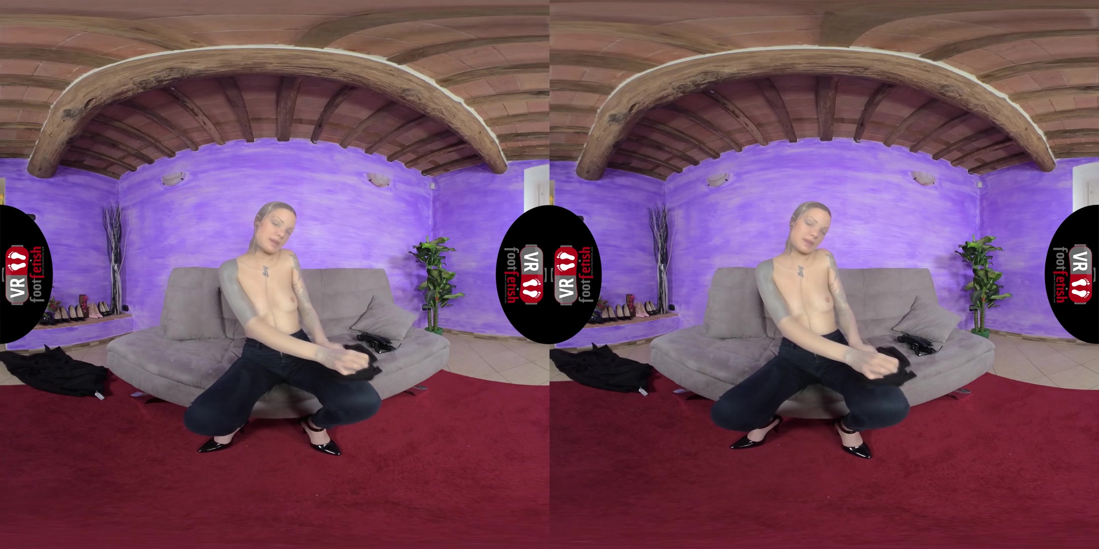 Steamy Hot Pantyhose Encasement Tease With Gorgeous Miss Venere - VRFootFetish