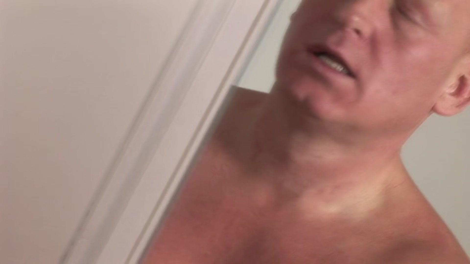 Roemie Demands Sex From Older Man
