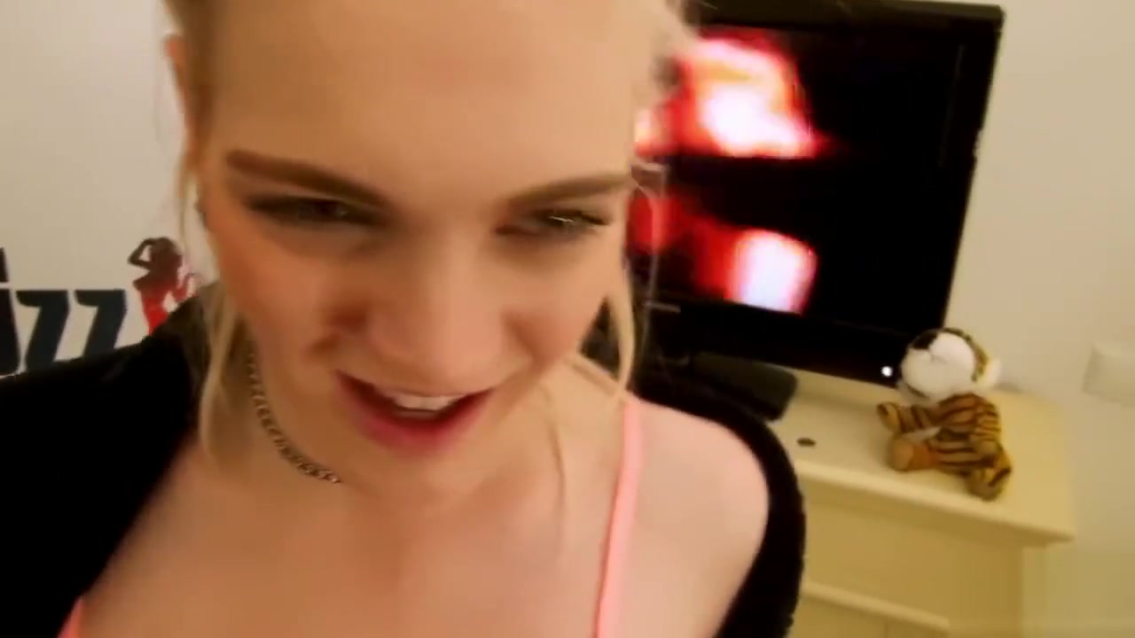 GETTING HIGH WITH MY STEPSISTER WONT TELL Step mom!