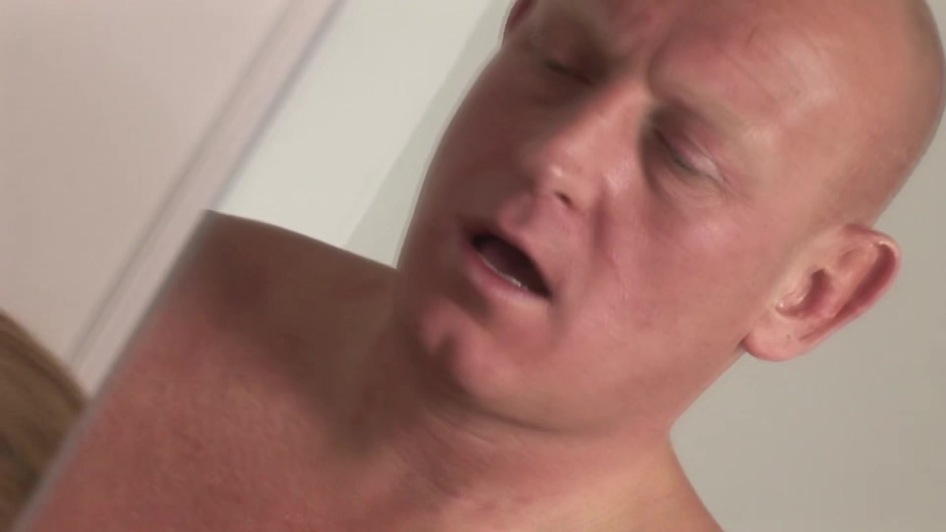 Roemie Demands Sex From Older Man