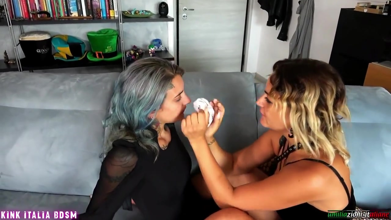 Due Dee Si Leccano I Piedi E Si Strusciano Orgasmo Femminile Video Italiano