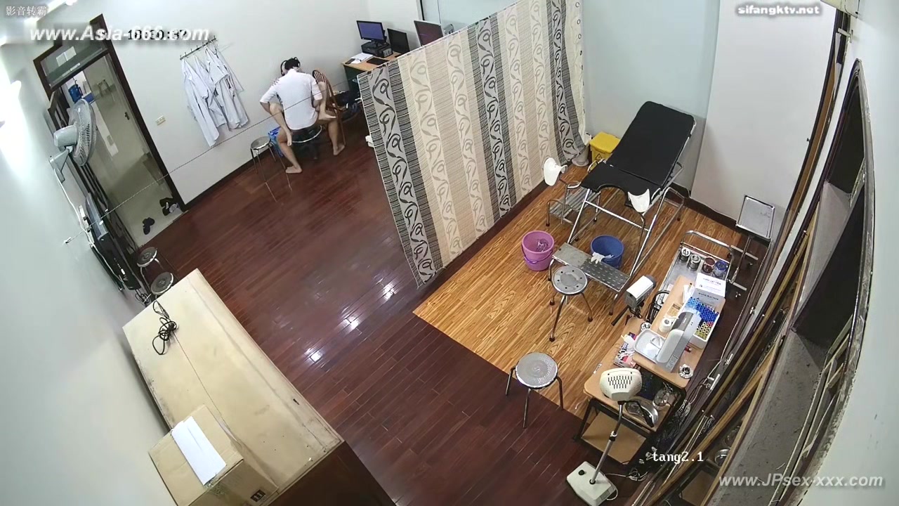 Hackers use the camera to remote monitoring of a lover's home life.615