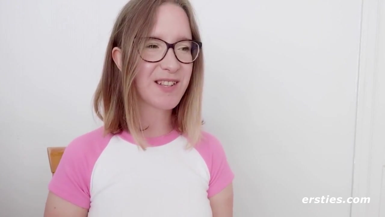 Amelia Masturbates Next To The Ocean