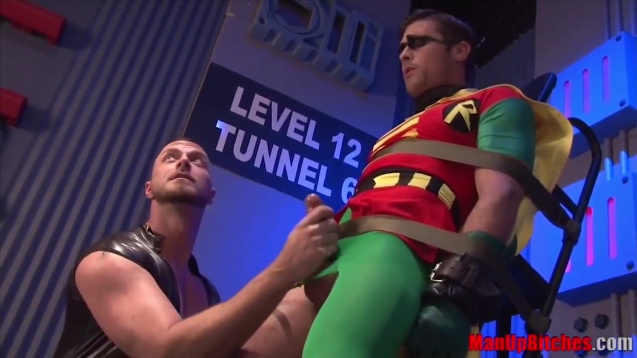 Robin Captured And Masturbated By Zod