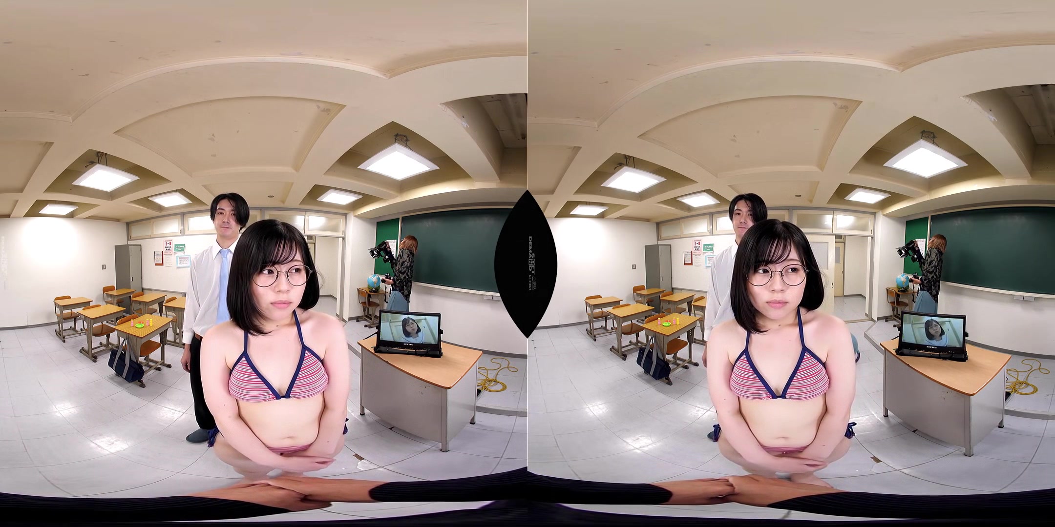 From The Country And With Glasses, But She Dreams Of Being An Idol