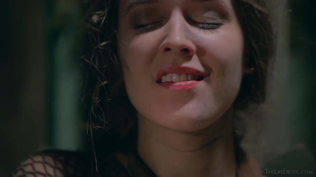 Chain Reaction 2 - Emily J - TheLifeErotic