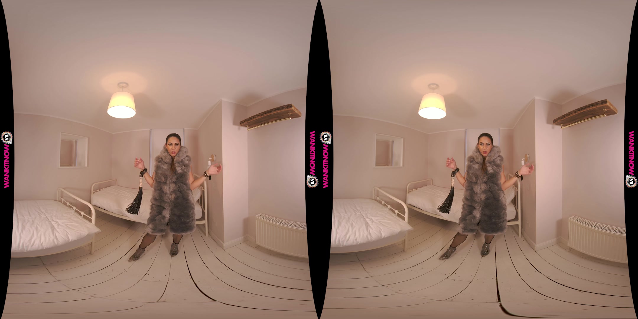 Get Naked featuring Roxxy Lea - WankitNowVR