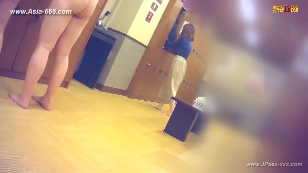 japanese public bathroom changeroom.***