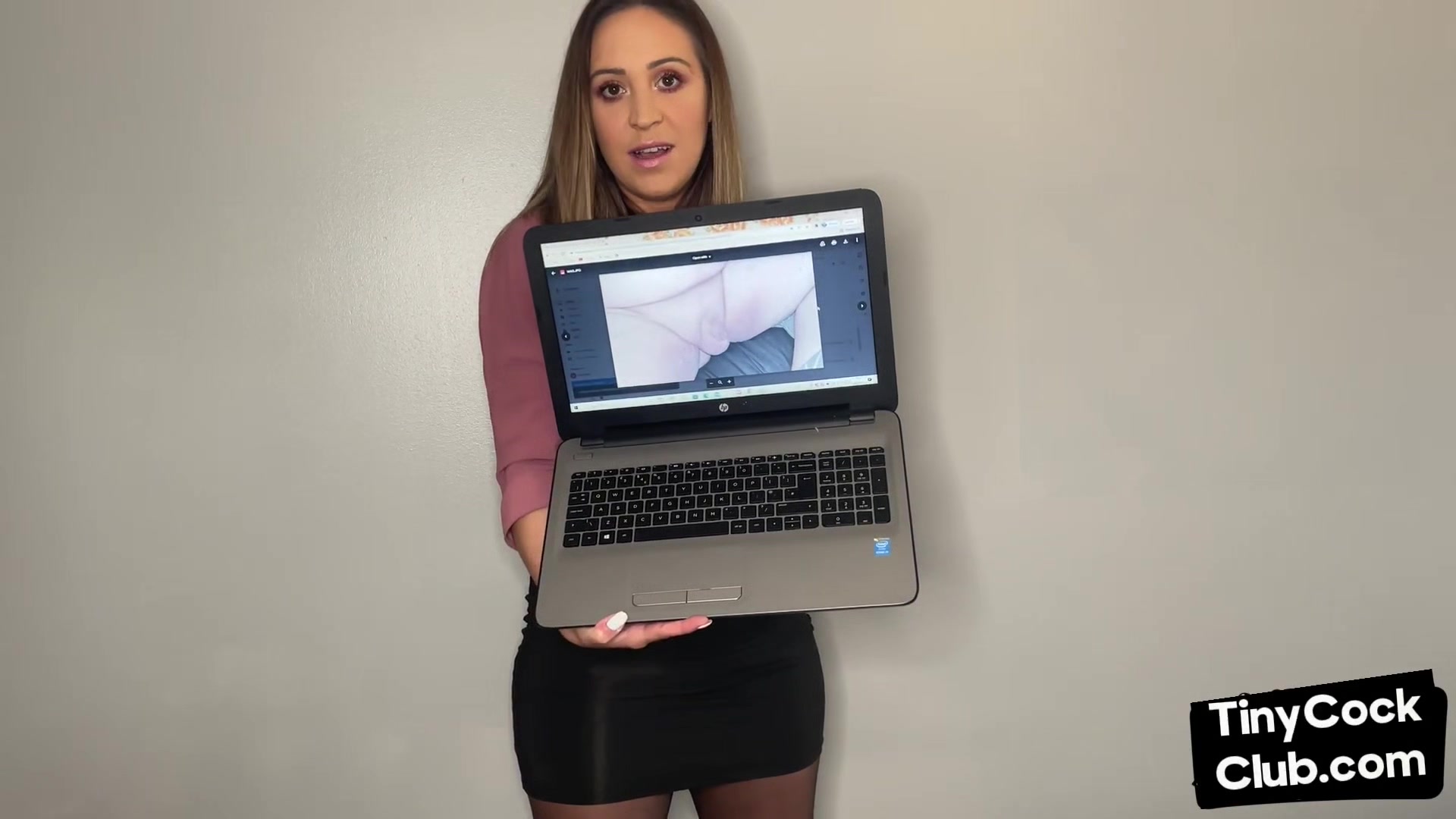 Solo SPH babe talking about small cocks humiliatingly