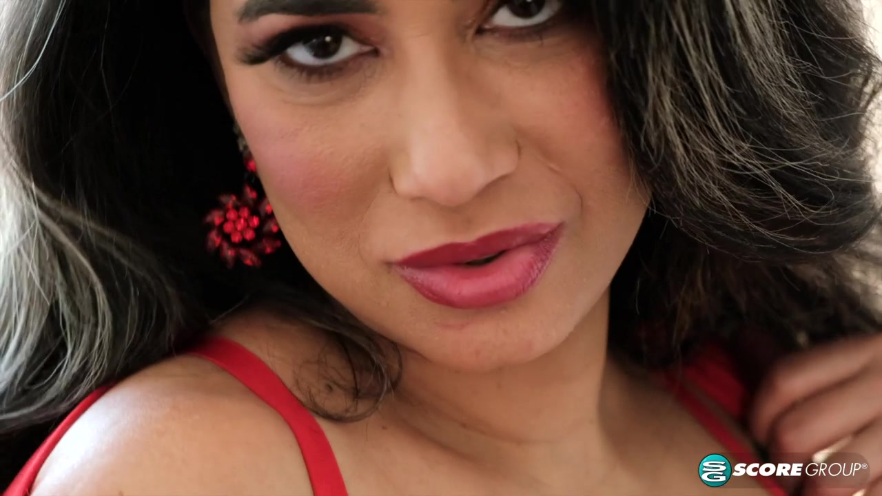 Loraine Del Sol is hot! - 40SomethingMag