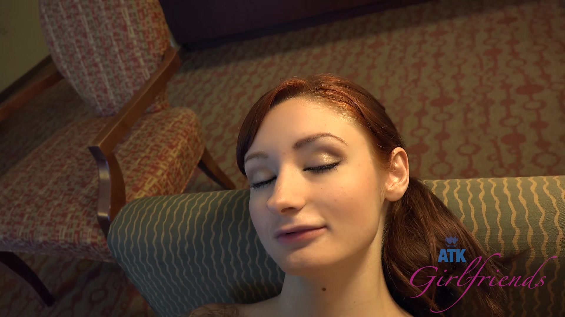 She Masturbates With A Hitachi Vibrator And You Decide To Fuck Her While She's Doing It
