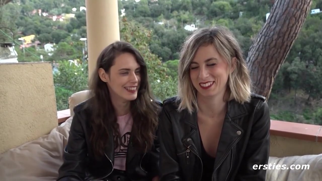 Brunette Lesbians Rub Each Others Clit Until They Burst