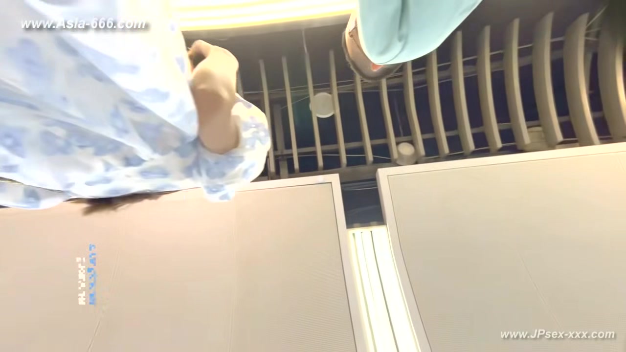 peeping chinese amateur upskirt.153