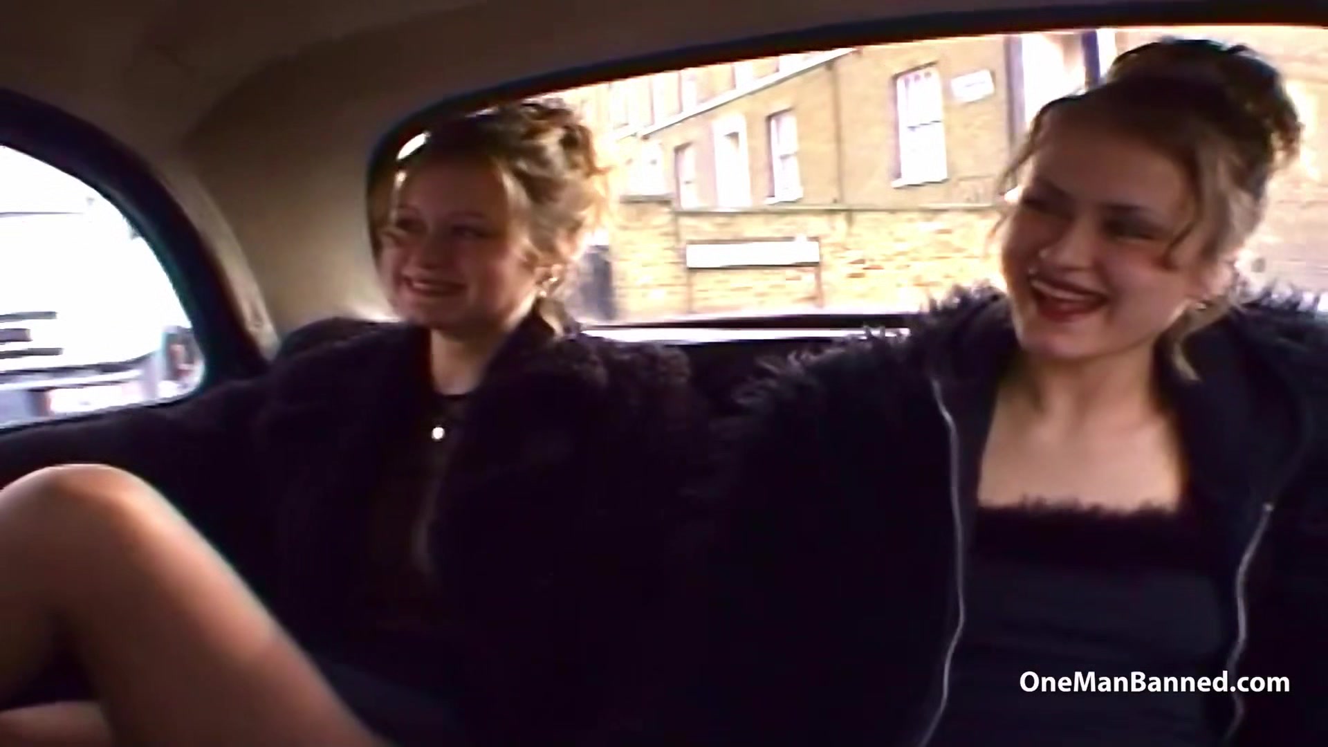 Lucky dudes plays with twins in the car