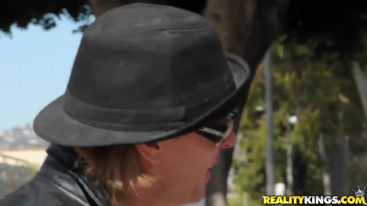 Sammie Spades looking for new fucking victims in the streets!
