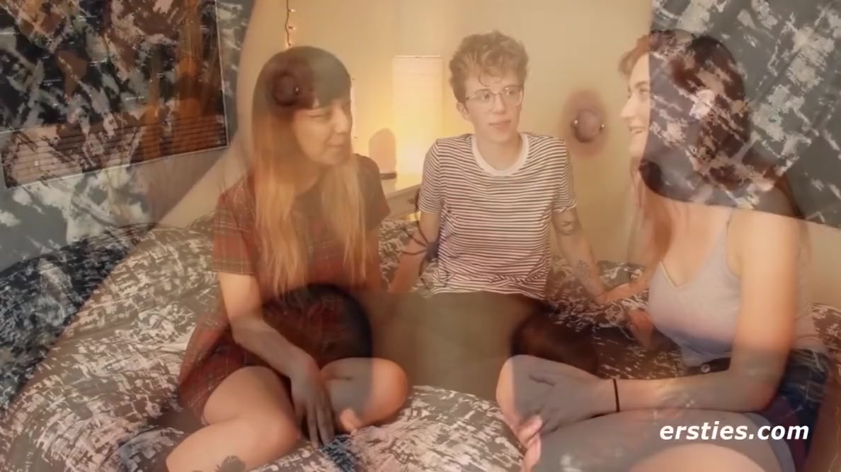 3 Lesbian Lovers Eat Each Other Out