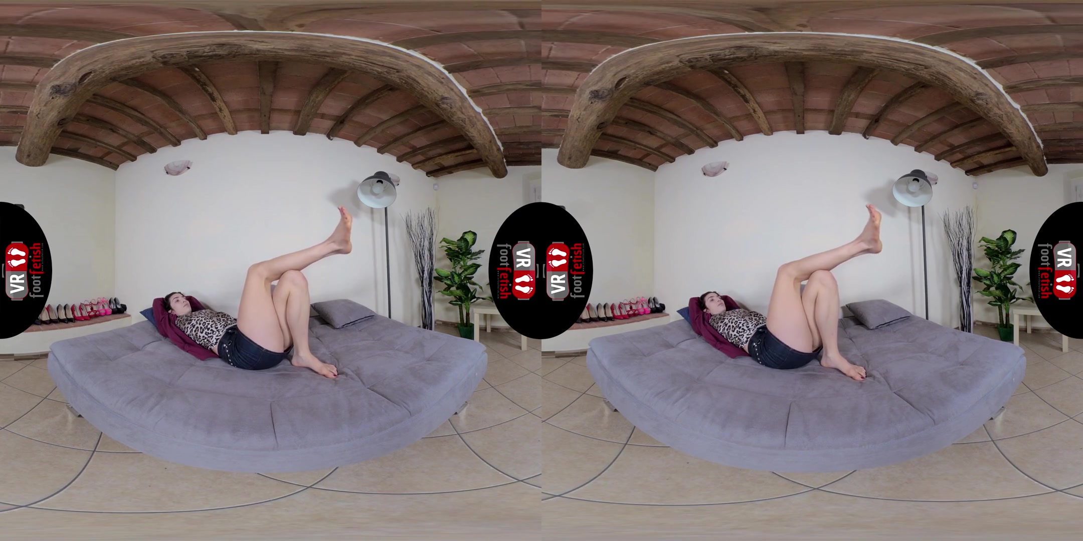 Barefoot Tecla Spreads Her Sexy Toes Apart Widely - Alt Girl Foot Fetish