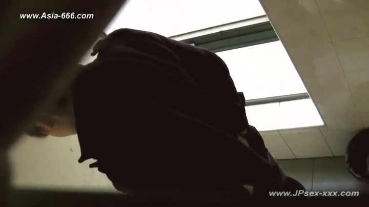 chinese girls go to toilet.22