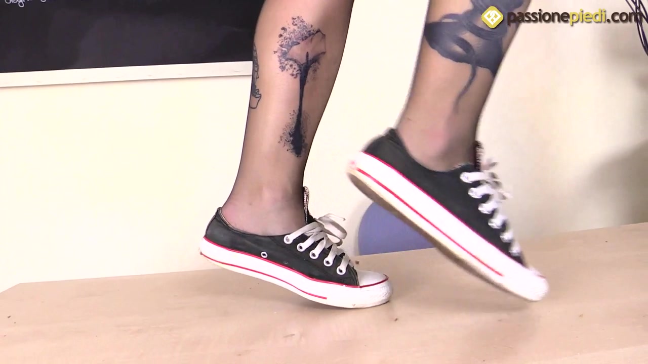 Tattooed Lilith gives you a standing foot tease on the table