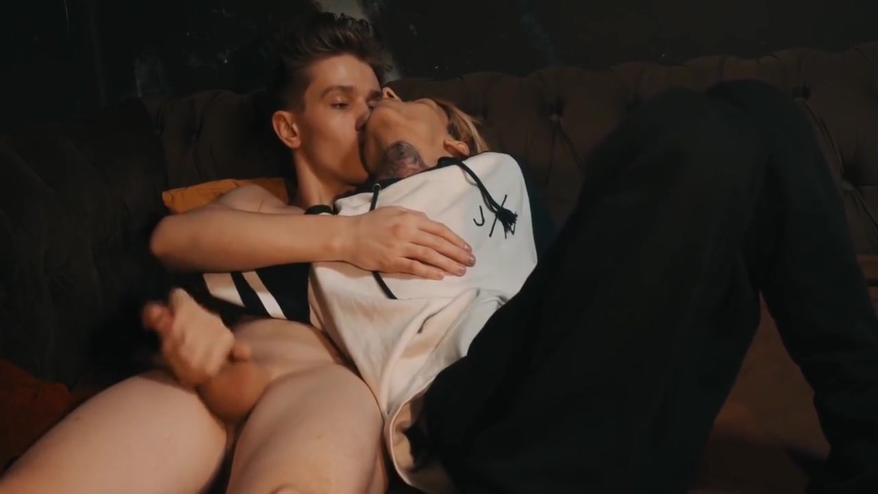 Roommates Decided To Diversify Their Evening With Hot Anal Sex 14 Min