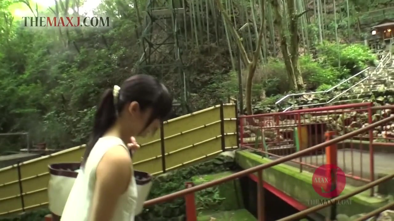 Brunette Asian Slut Gives An Outdoor Blowjob - AsianHappyEnding