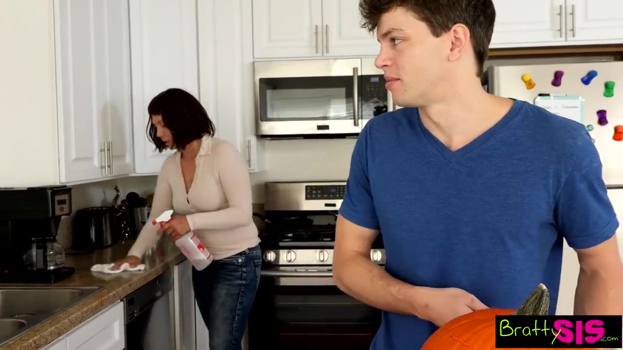 Aubrey Sinclair And Alex D In Stepbrother Fucks Stepsister Right Next To !