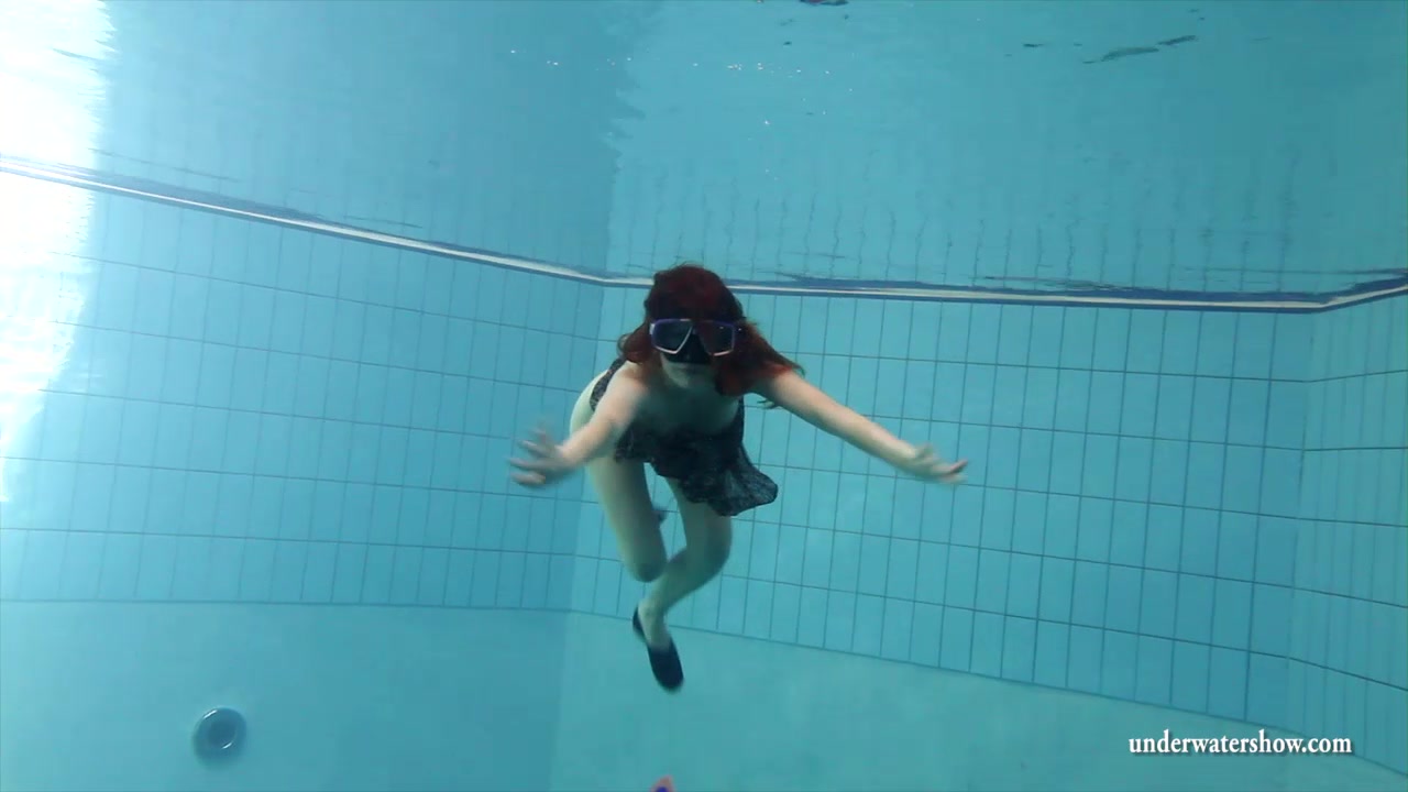 UnderwaterShow Video: Mia