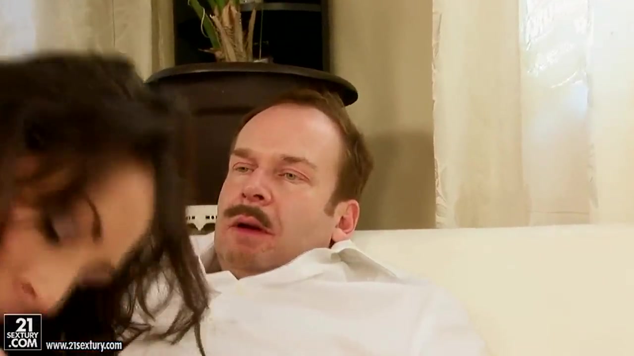 Man drilling mouth and twat of Humpy Milla