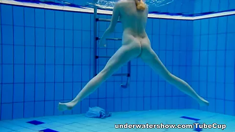 UnderwaterShow Video: Lucie