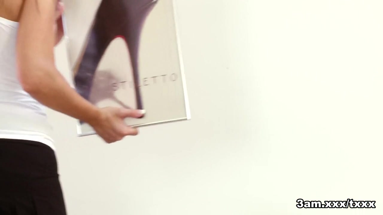 Simone Style Gives a Hot Foot Job - 3AMXXX
