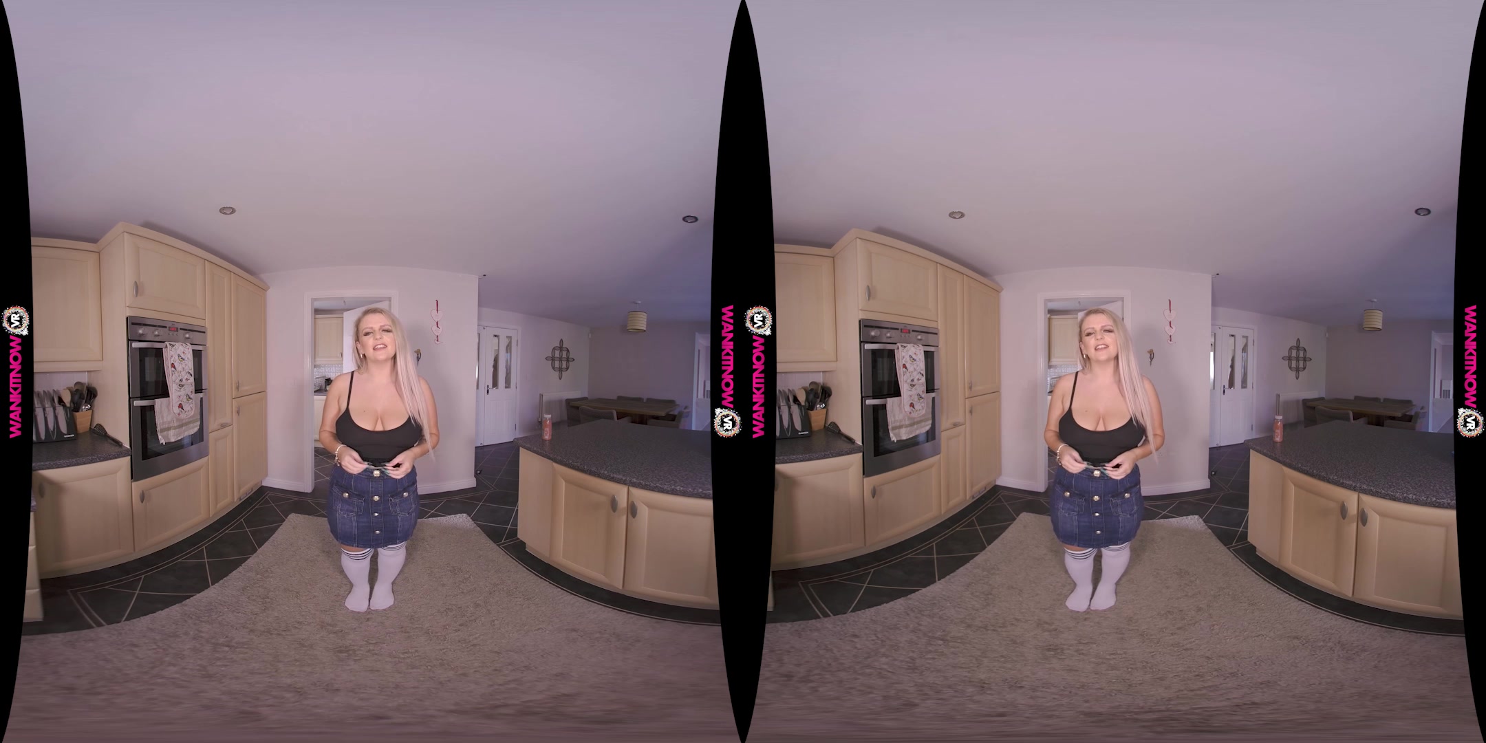 Risky Business featuring Dolly - WankitNowVR