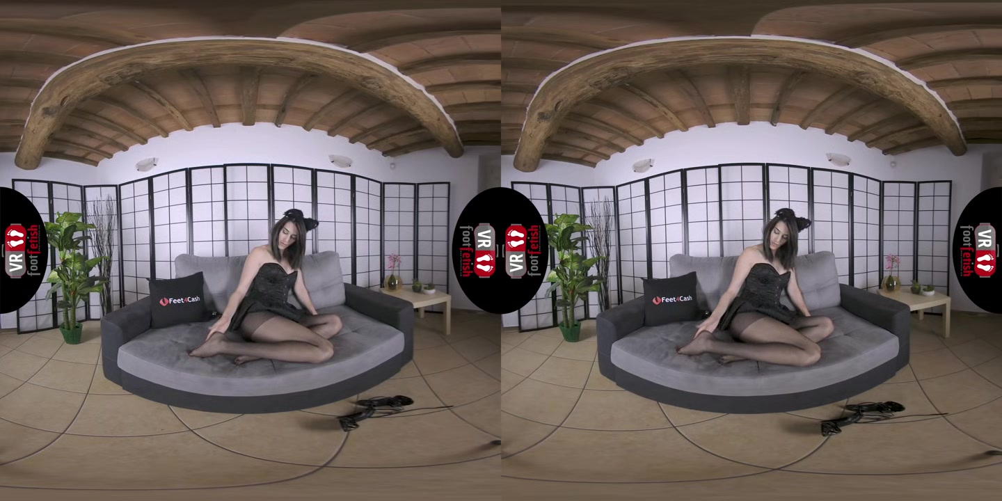Small Titted Babe Scarlett With Dark Hair Masturbating And Posing Her Beautiful Feet In Vr