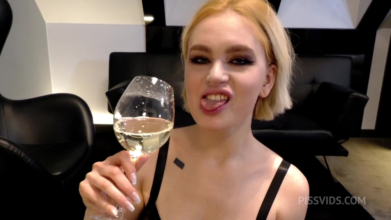 Real Life Porno 22: Greta Foss. - PissVids