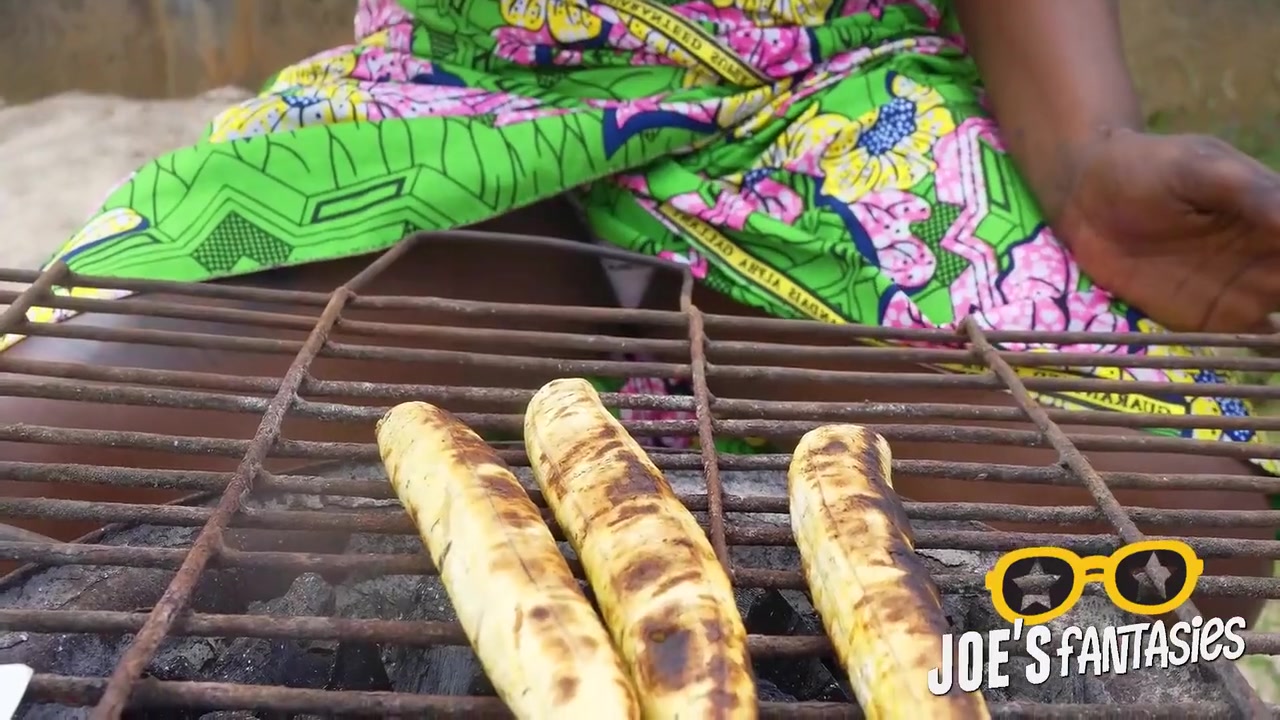 The Exposed Pussy Of A Grill Saleswoman 3 Min