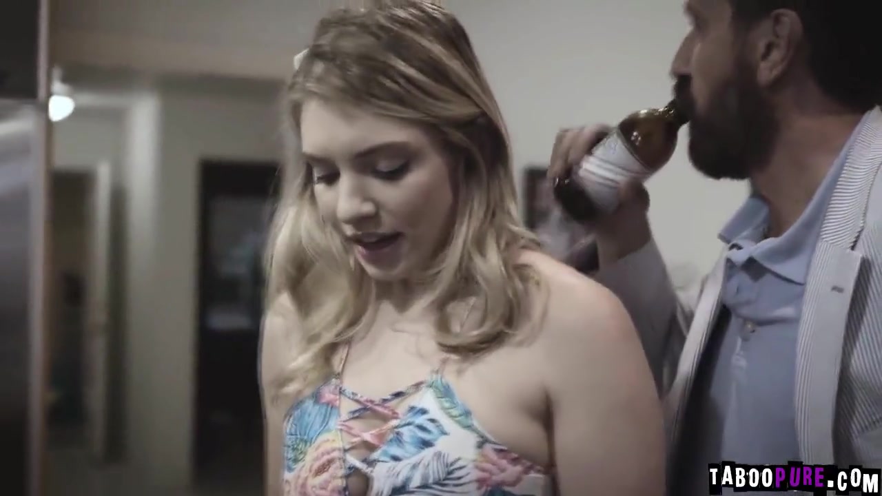 Giselle Bangs With Steve In The Kitchen