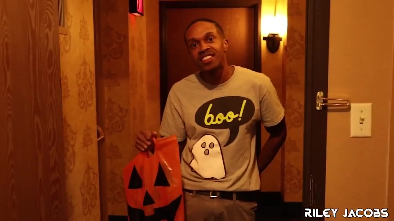 Riley Jacobs Gets Uncut Xl Chocolate Bar For Halloween