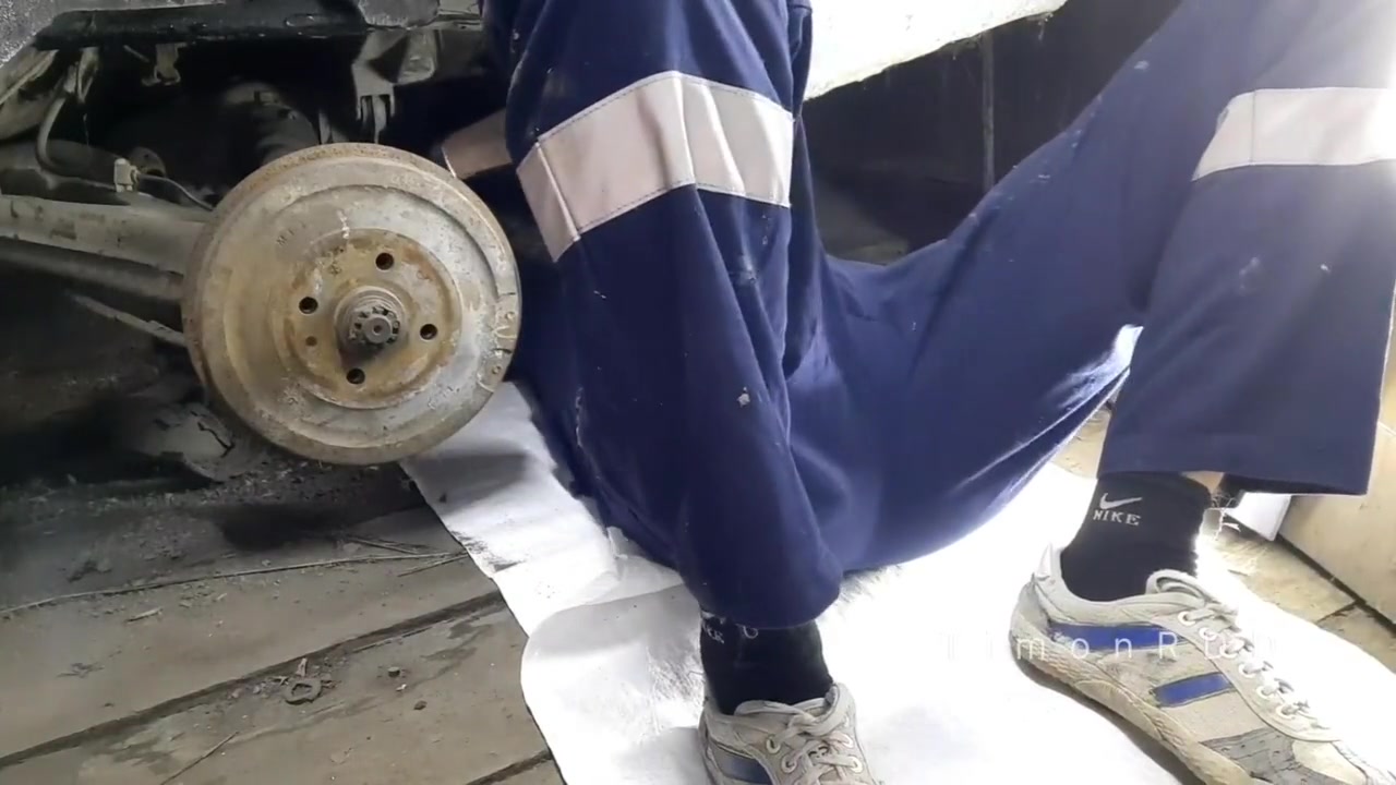 Auto Mechanic Timonrdd Found A Rubber Butt In The Clients Car And Fucked Her Hard