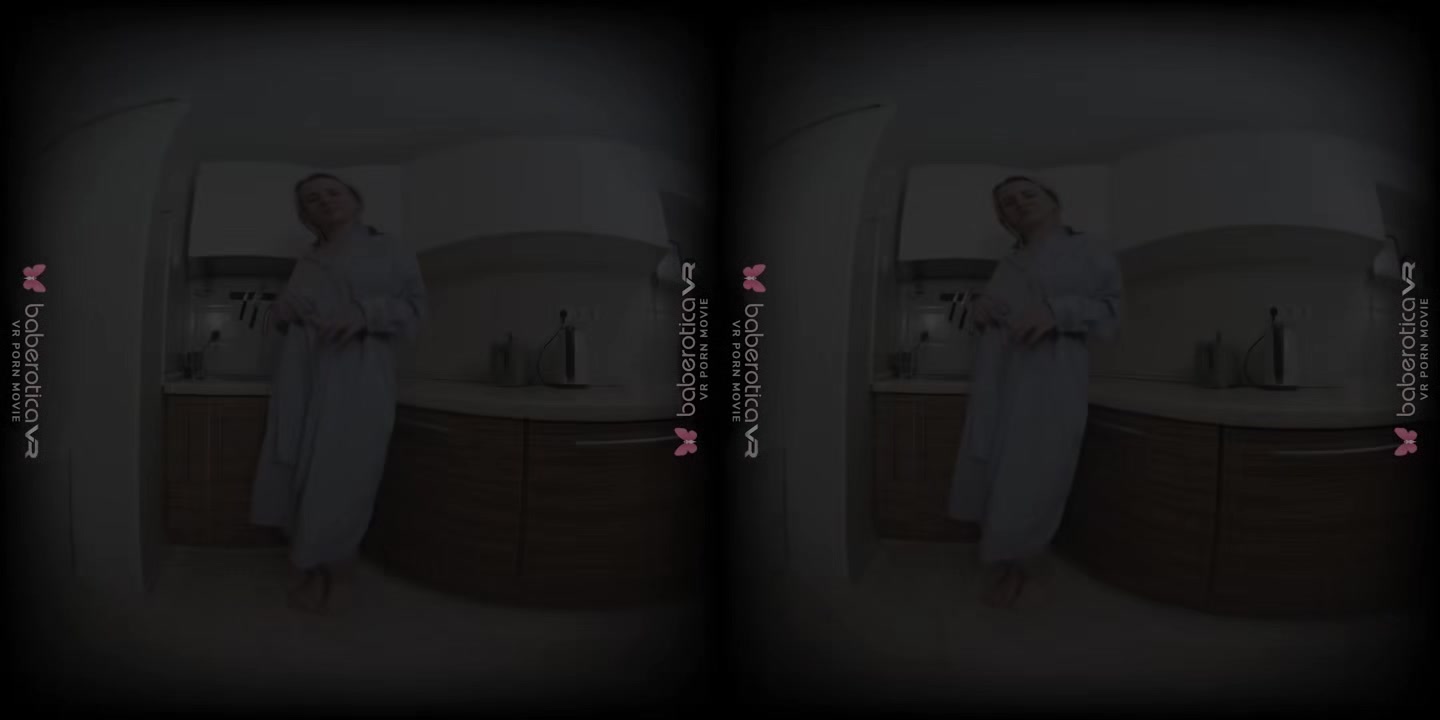 Hanna Rey Masturbates Her Shaved Pussy in the Morning - BaberoticaVR