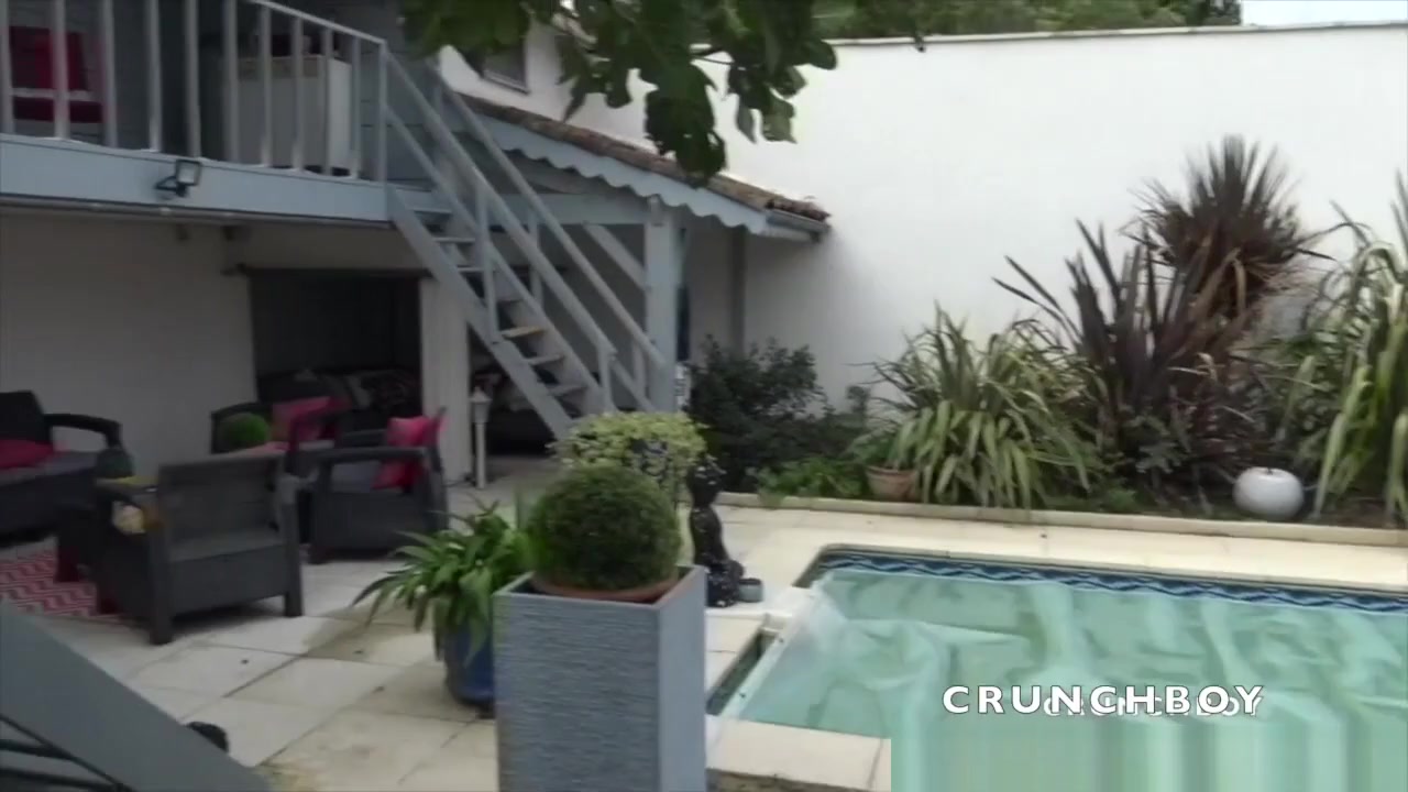 Two sexy guys fucking raw in exhib outdoor garden - SurpriseBareback