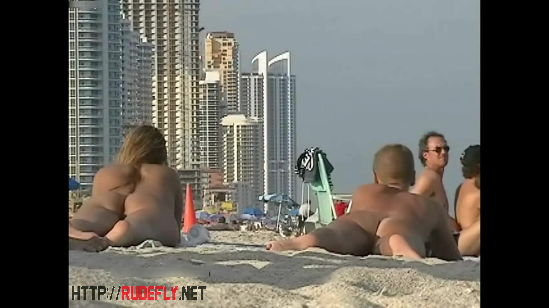 Spy nude cams on the beach get a lot of naked chicks 2