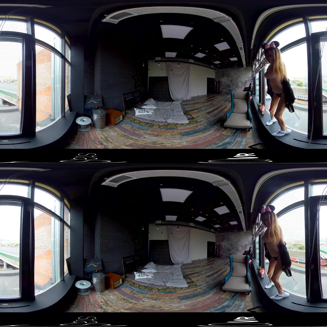 LilianQ in Naughty Little Mouse 360\u00ba - StasyQVR