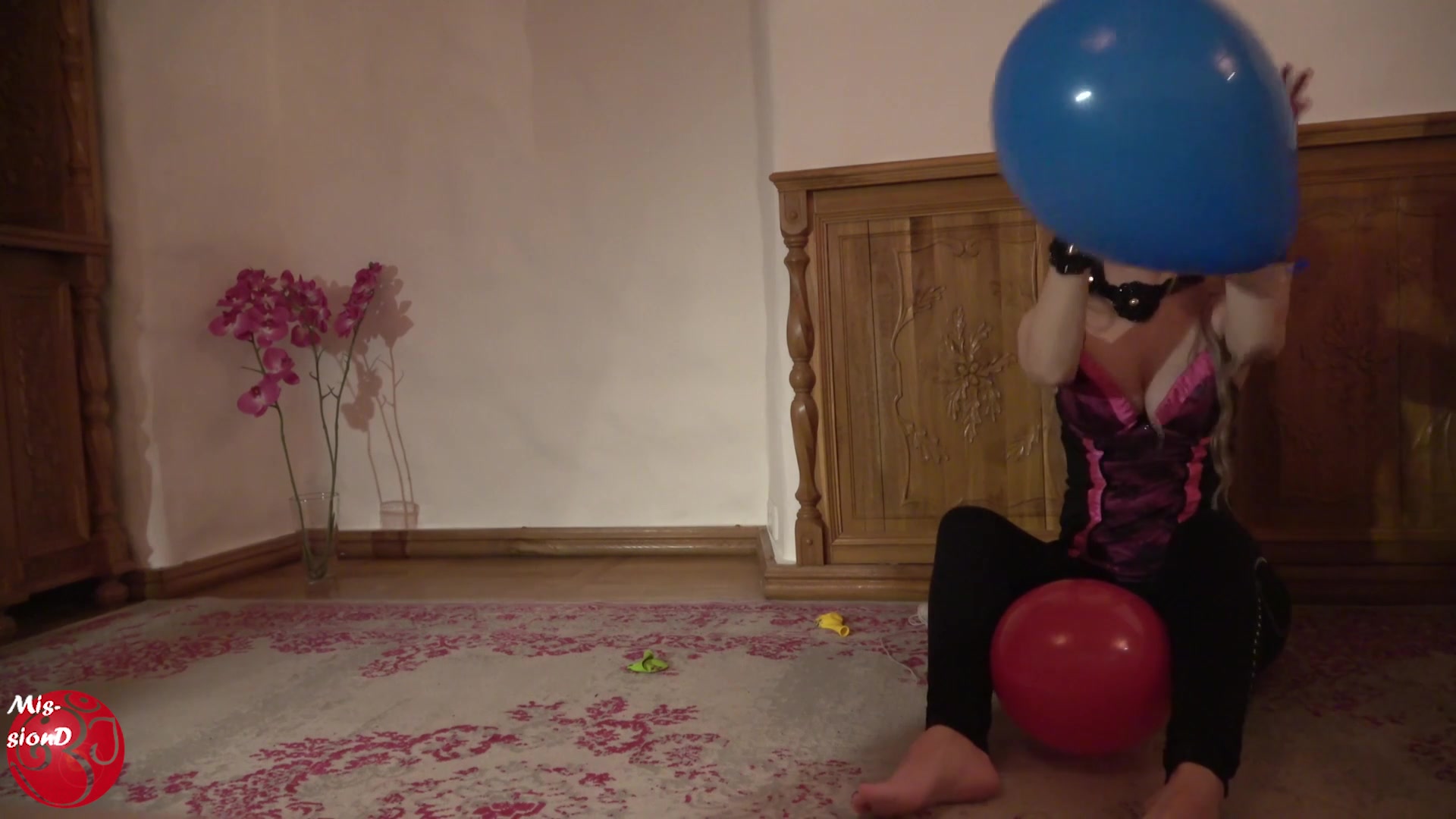 Blonde Plays With Balloons - Sex Movies Featuring Findom Goaldigger