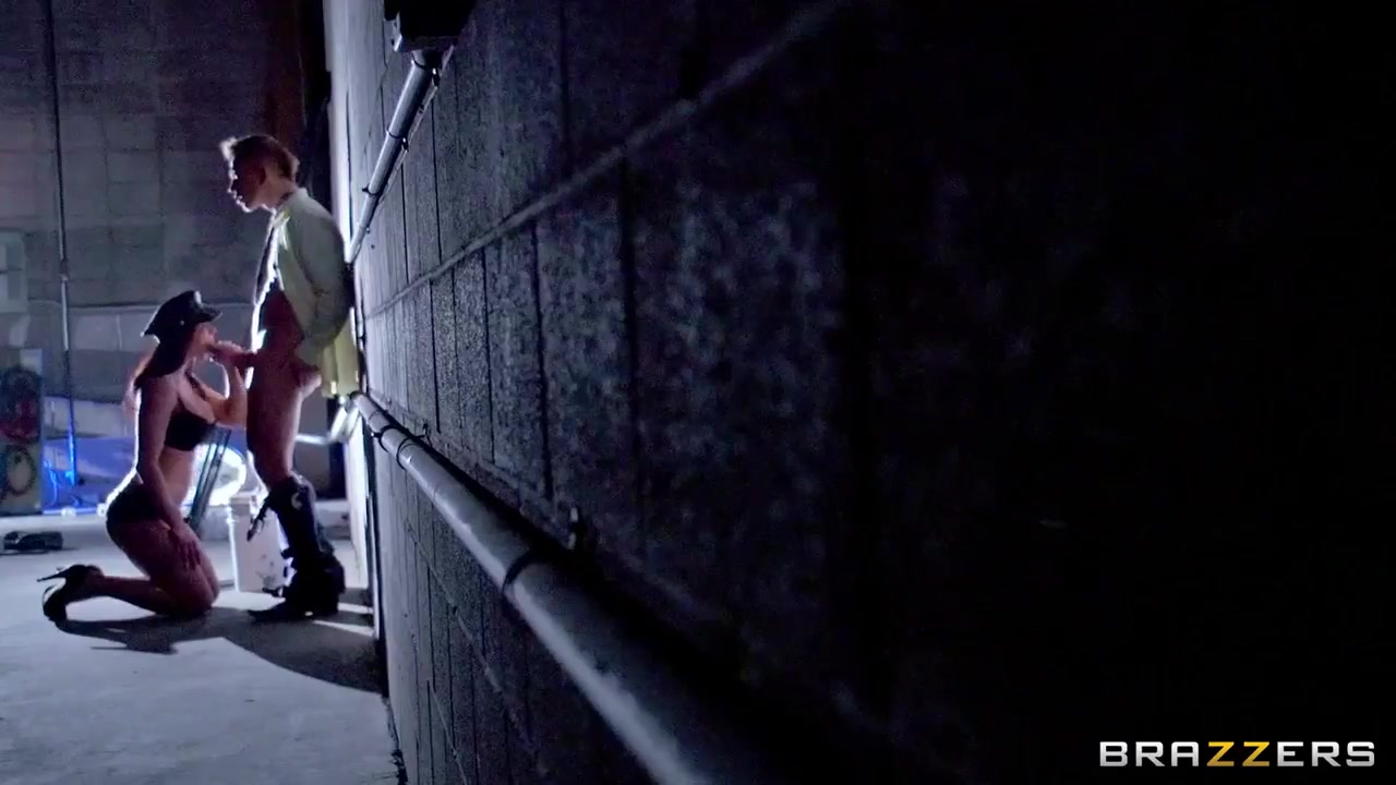 Hot police girl Melissa Lauren scolding a detective with a blowjob