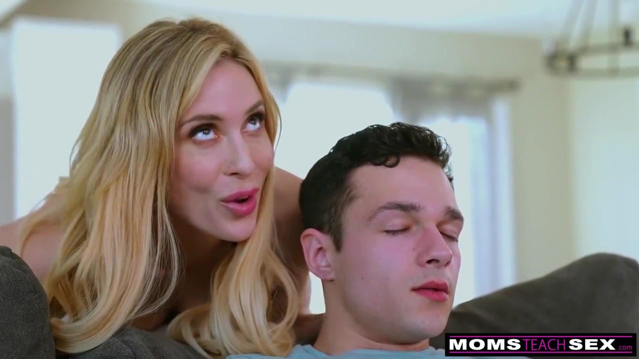 Aiden Ashley - Im Basically Naked Right Behind You Milf Seductively Taunts Stepson - S19:e4