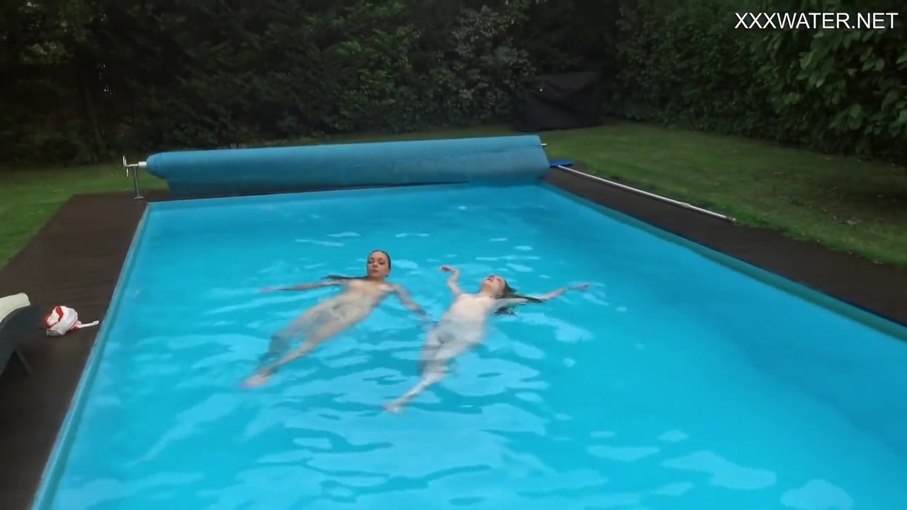 Marfa Touches Babe In The Pool With Emerald Ocean