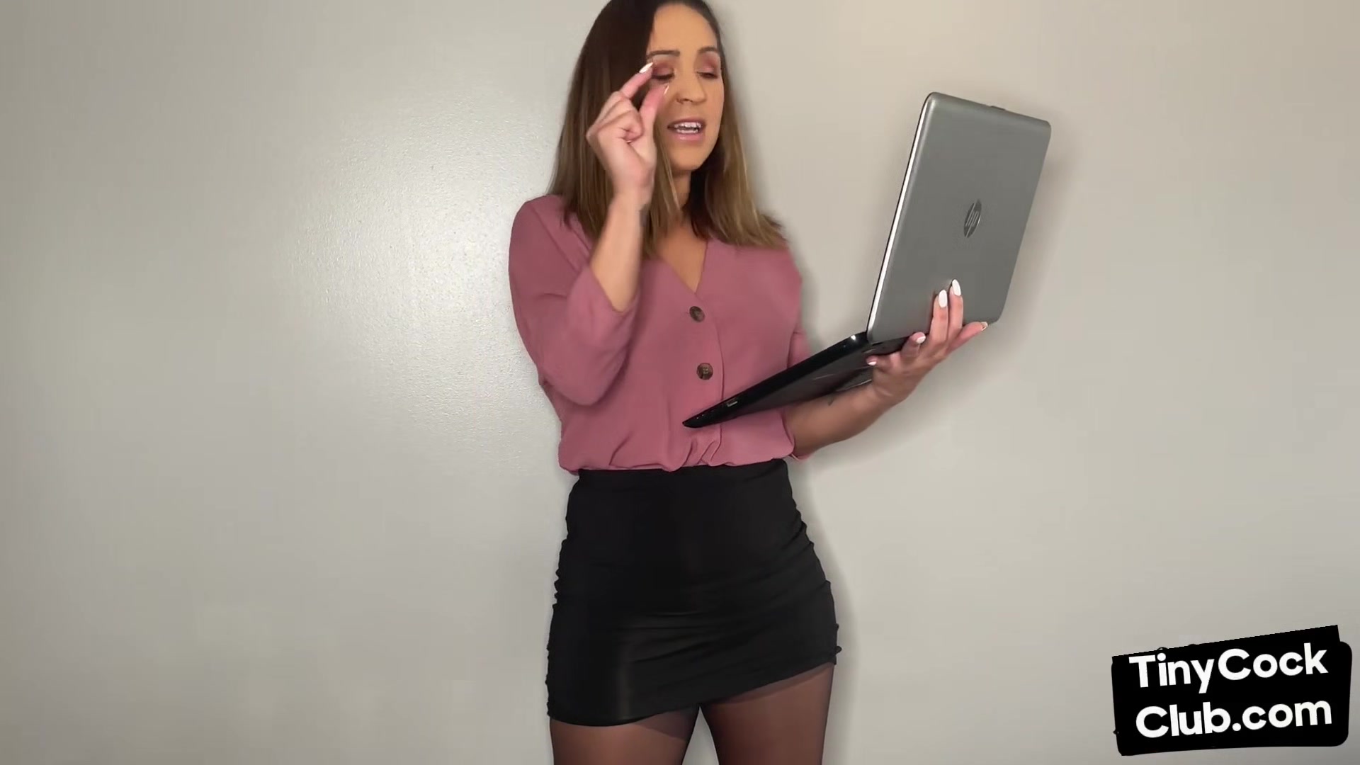 SPH solo GF talks dirty in her femdom video about tiny cocks